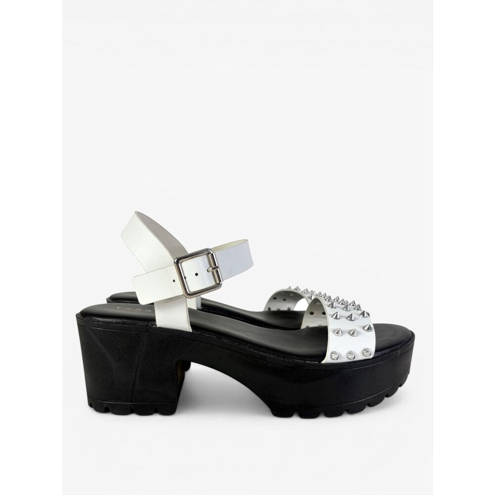 Torrid Grunge White Studded Strappy Lug Heel Platform Sandals Wide Width Sz 10.5